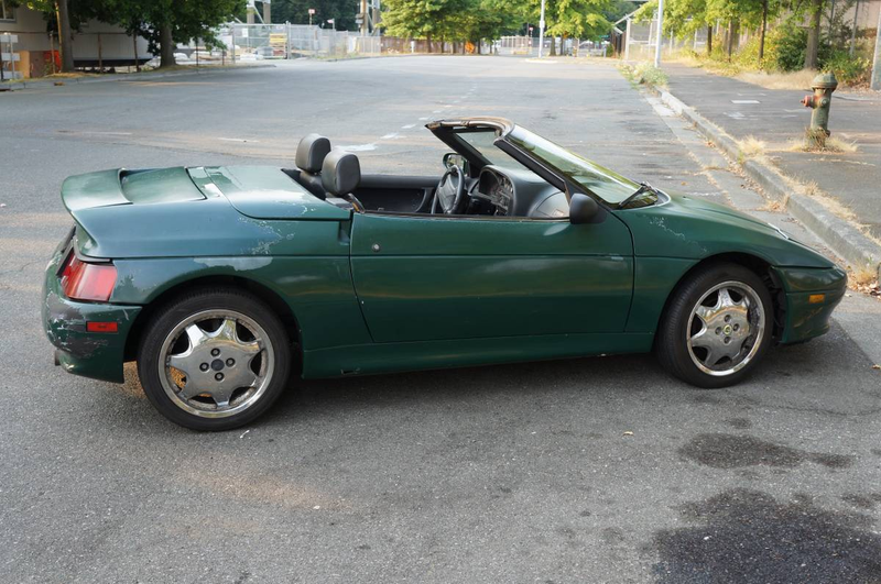 Illustration for article titled At $6,000, Could This Shabby Chic 1991 Lotus Elan Get Some of Your British Racing Green?